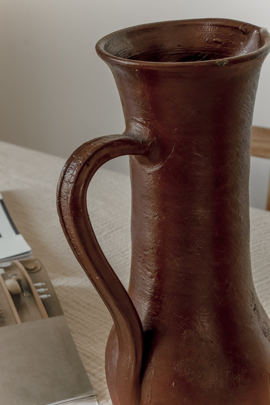 Grand pichet en grès bordeaux – Image 5