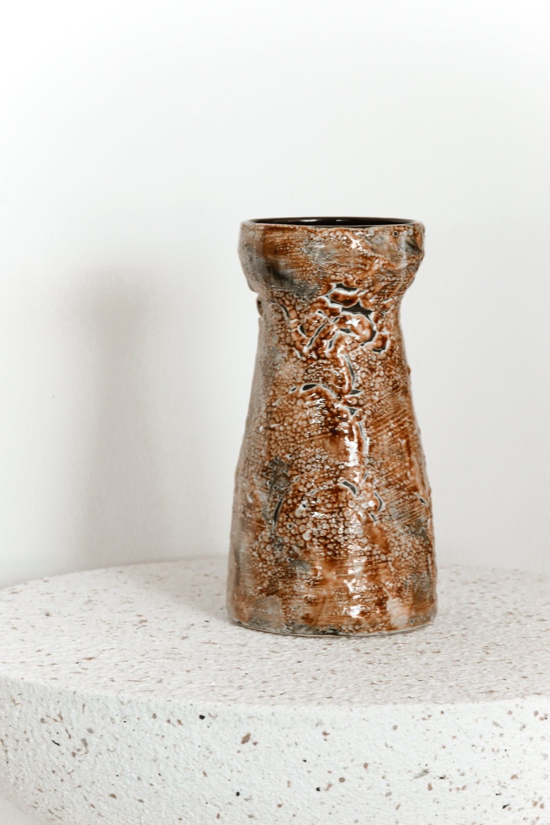 Vase en céramique marron craquelé – Image 2