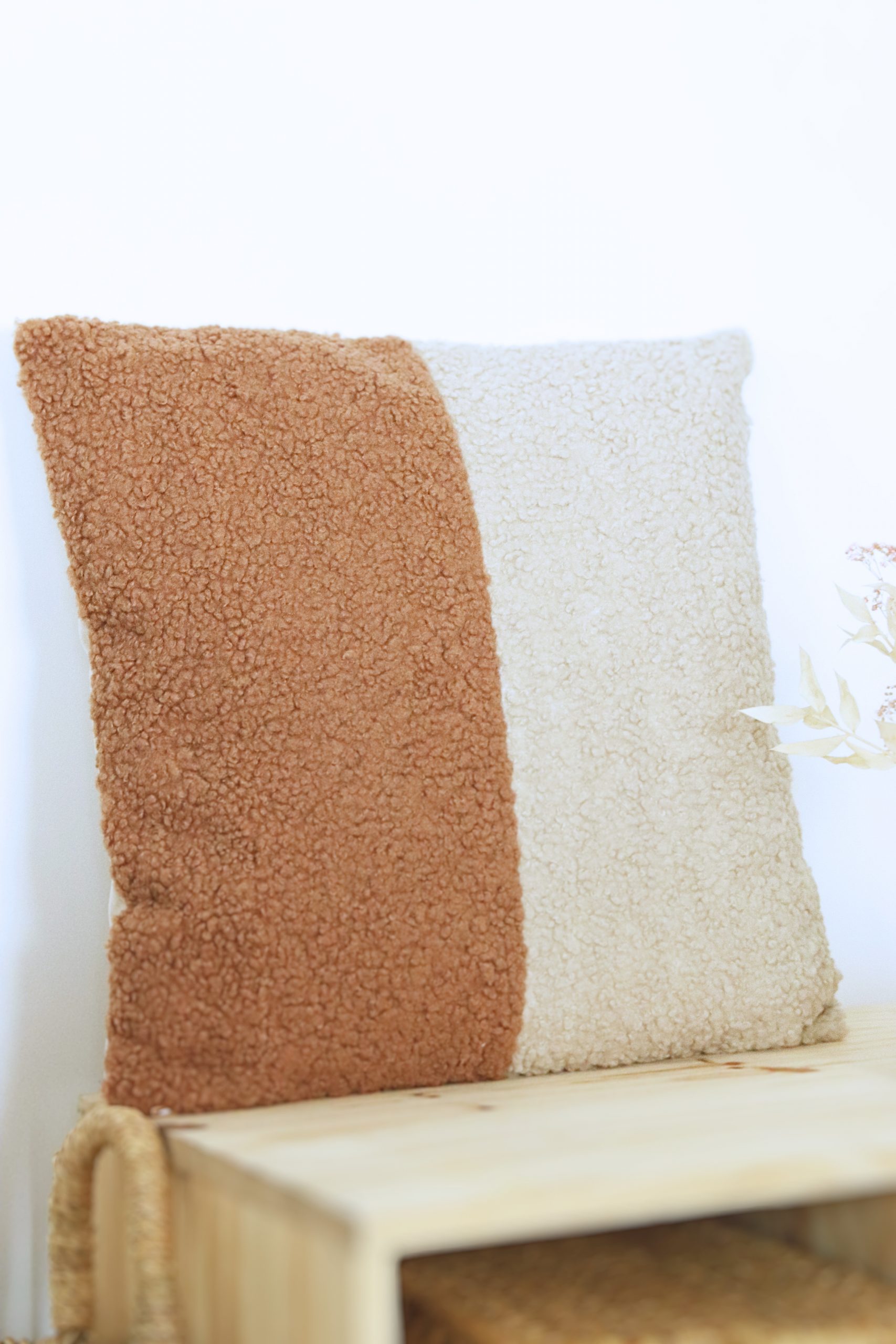 coussin bouclette bicolore