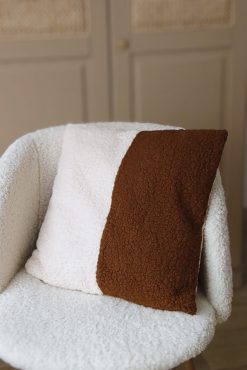 coussin marron bicolore
