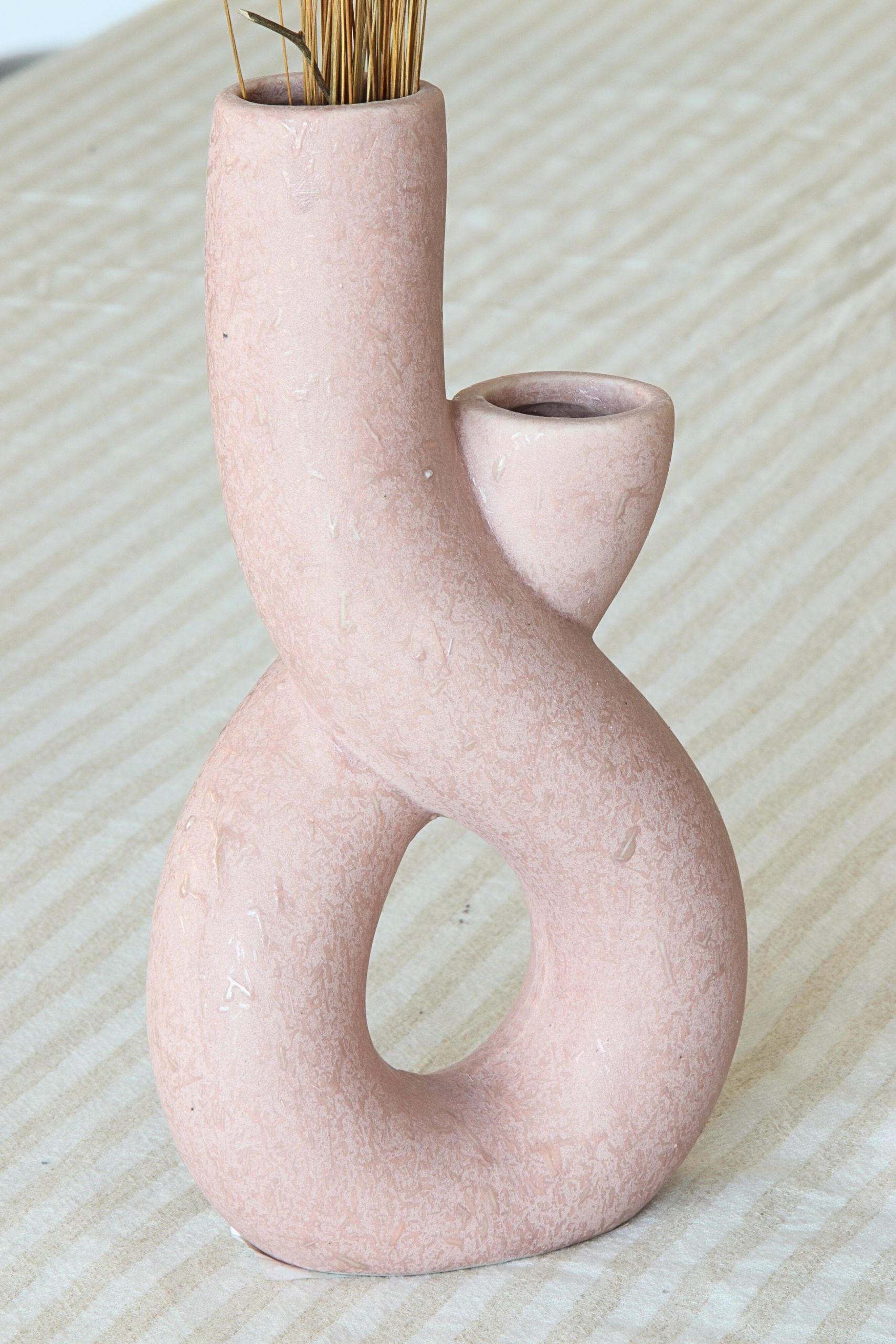 Vase torsadé rose texturé – Image 5