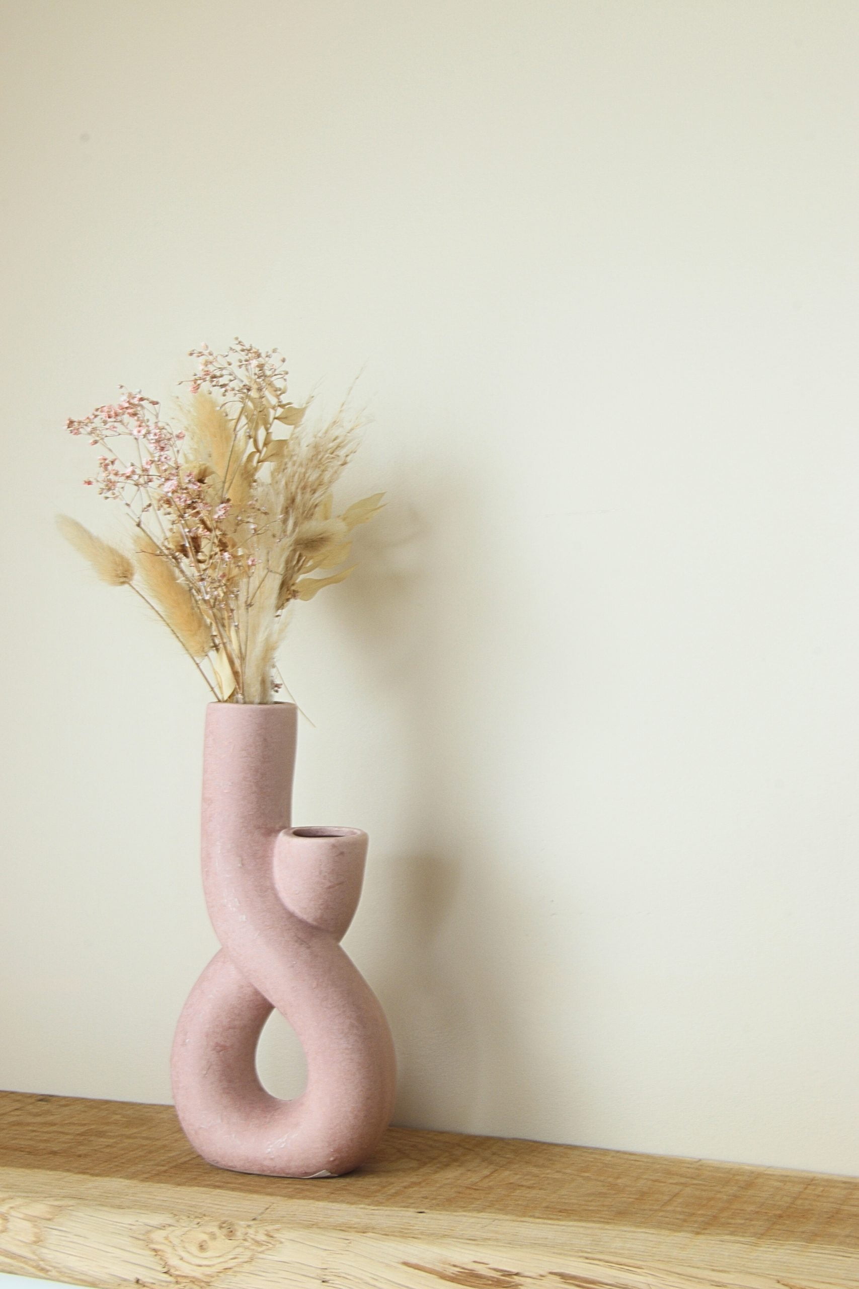 Vase torsadé rose texturé – Image 2