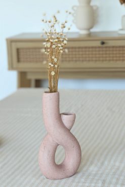 Vase torsadé rose texturé