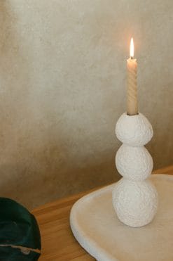 Bougeoir texturé minimaliste à trois sphères