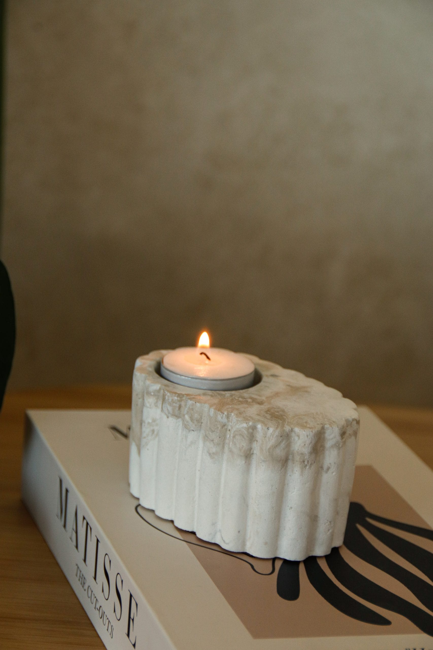 Bougeoir chauffe‑plat en ciment marbré – Image 2