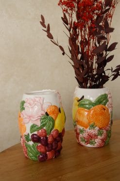 Paire de vases en barbotine Flora