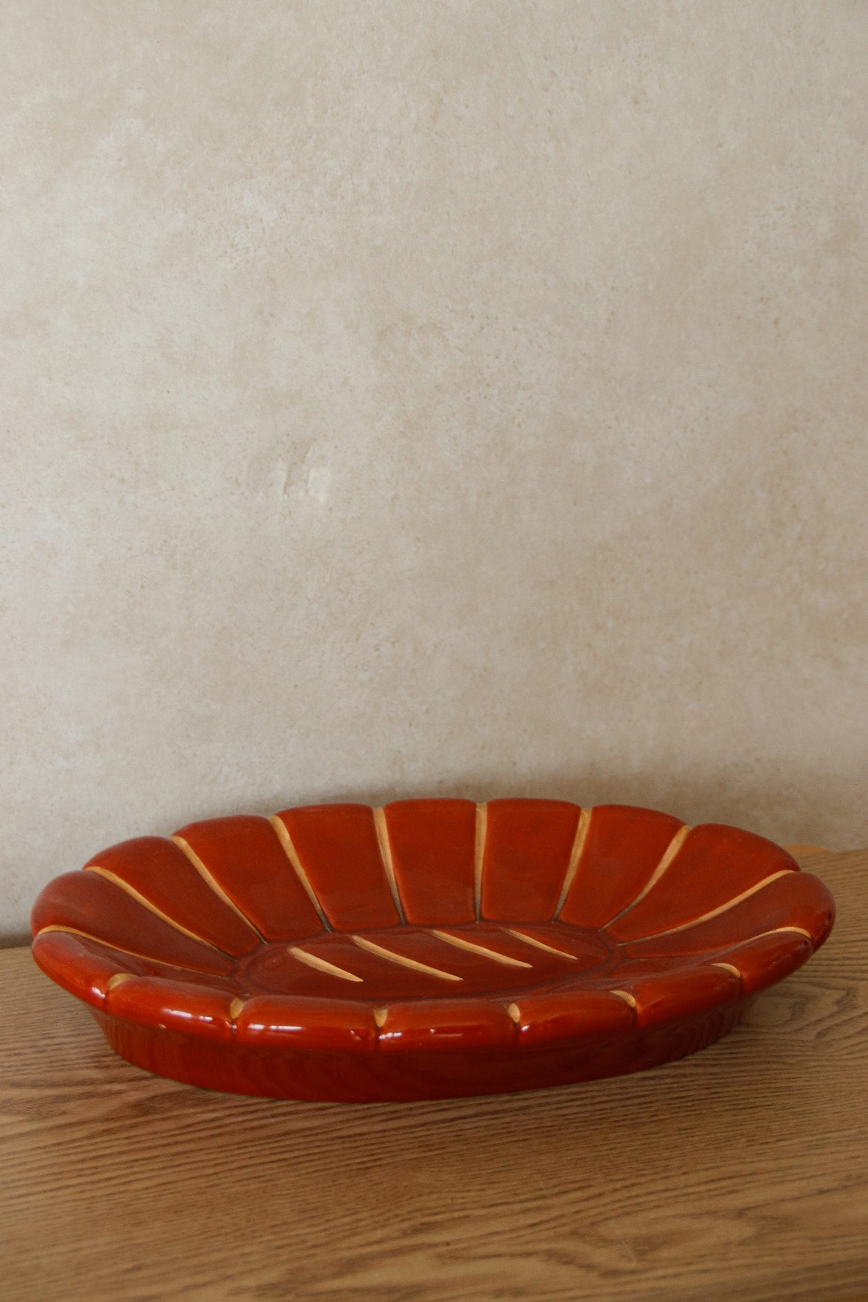 Plateau décoratif bordeaux et doré bords ondulés