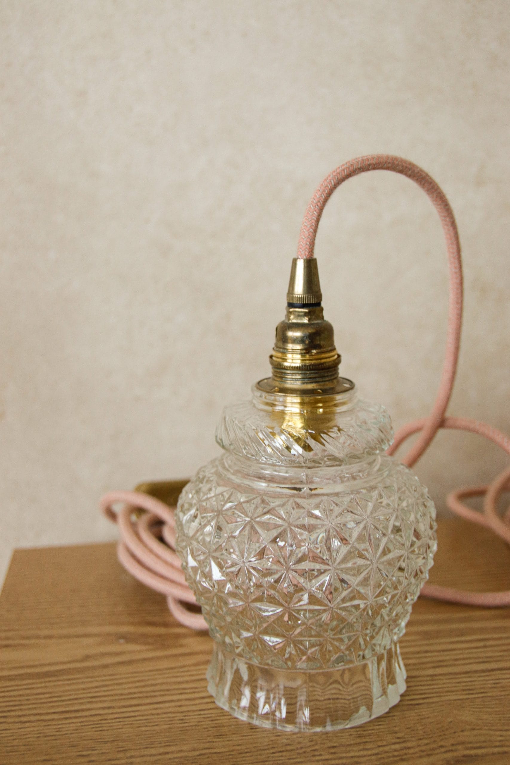 Paire de baladeuses avec abat-jour en verre ciselé câble vieux rose – Image 7