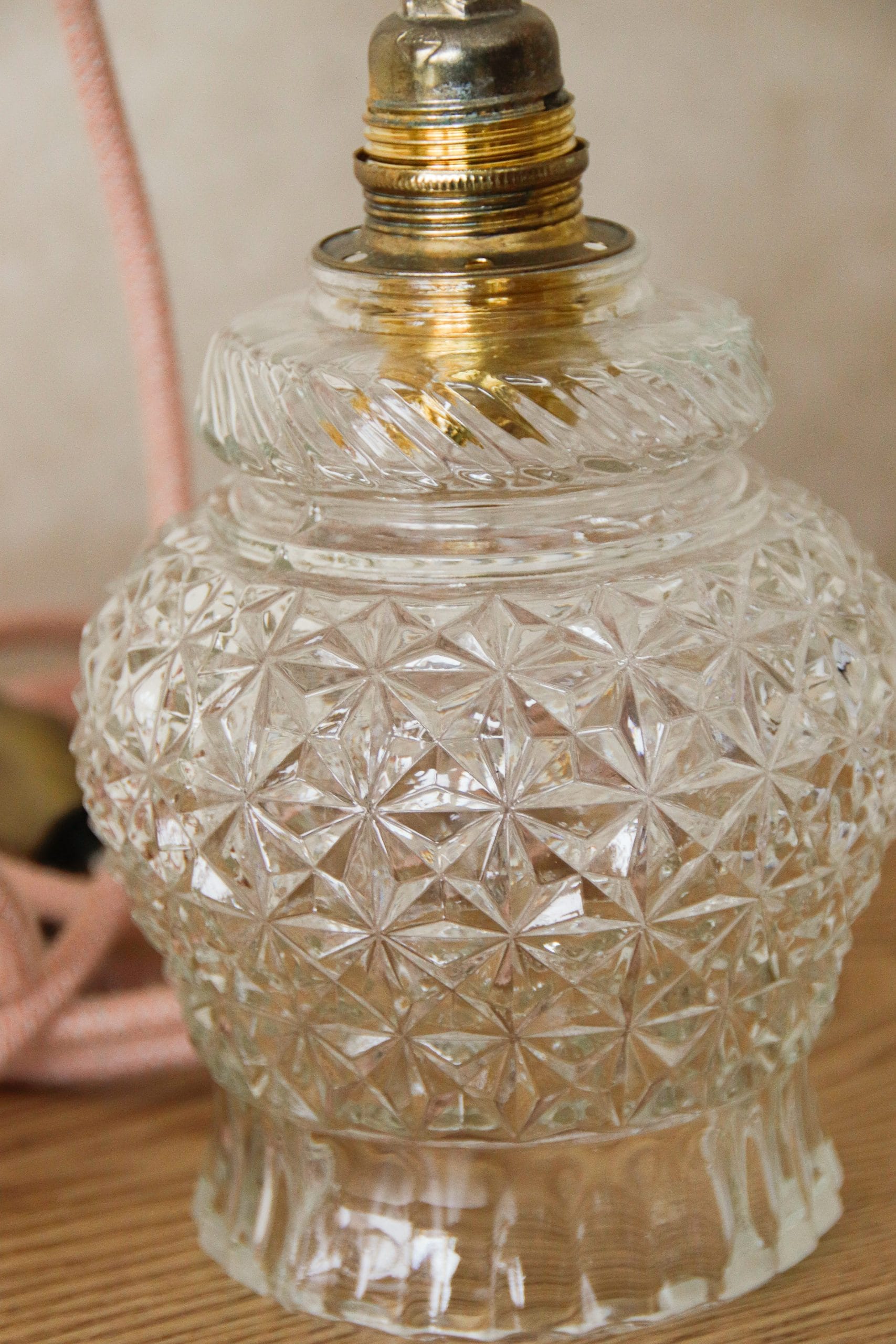 Paire de baladeuses avec abat-jour en verre ciselé câble vieux rose – Image 9