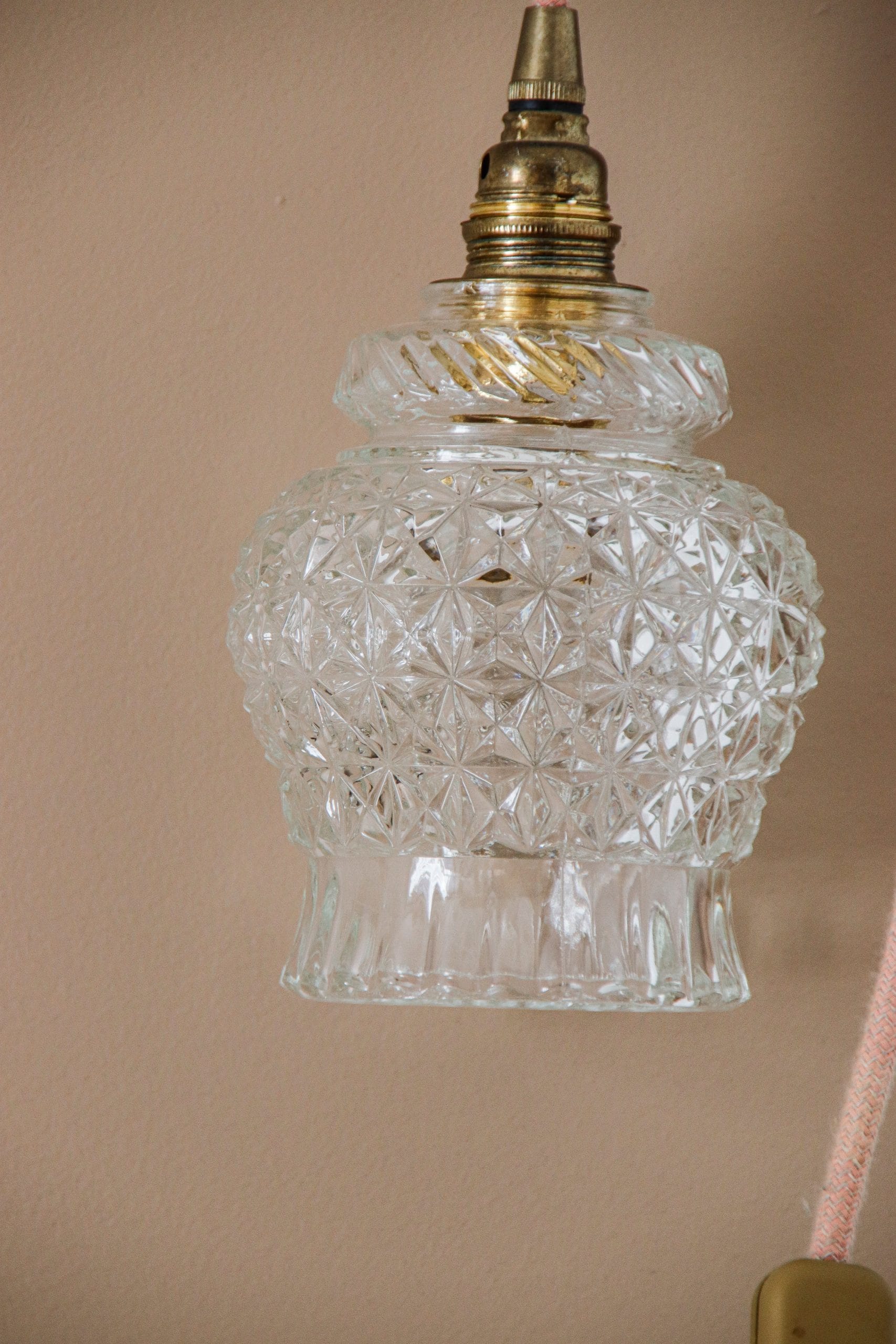 Paire de baladeuses avec abat-jour en verre ciselé câble vieux rose – Image 13