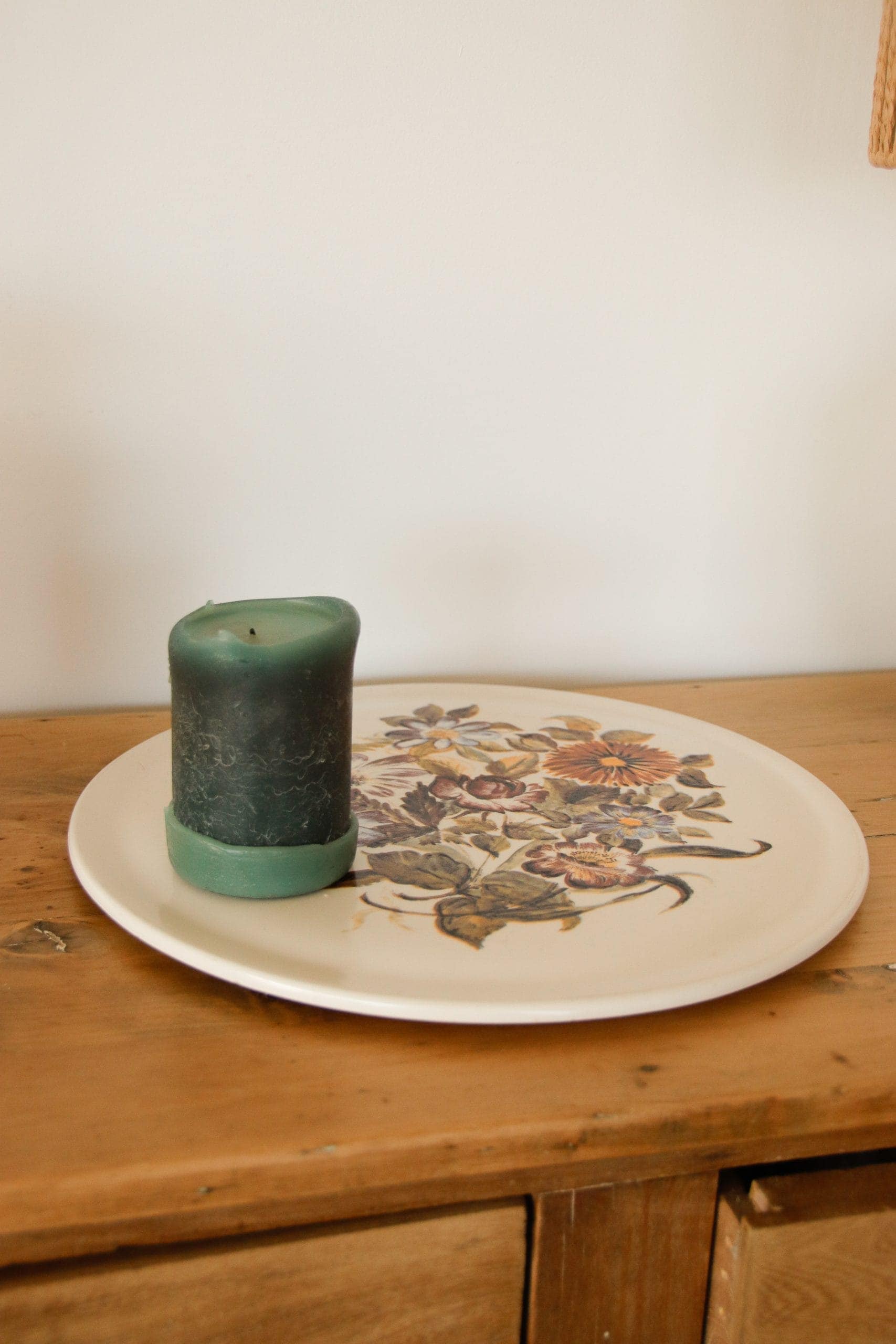 Assiette décorative automnale avec bouquet de fleurs – Image 2