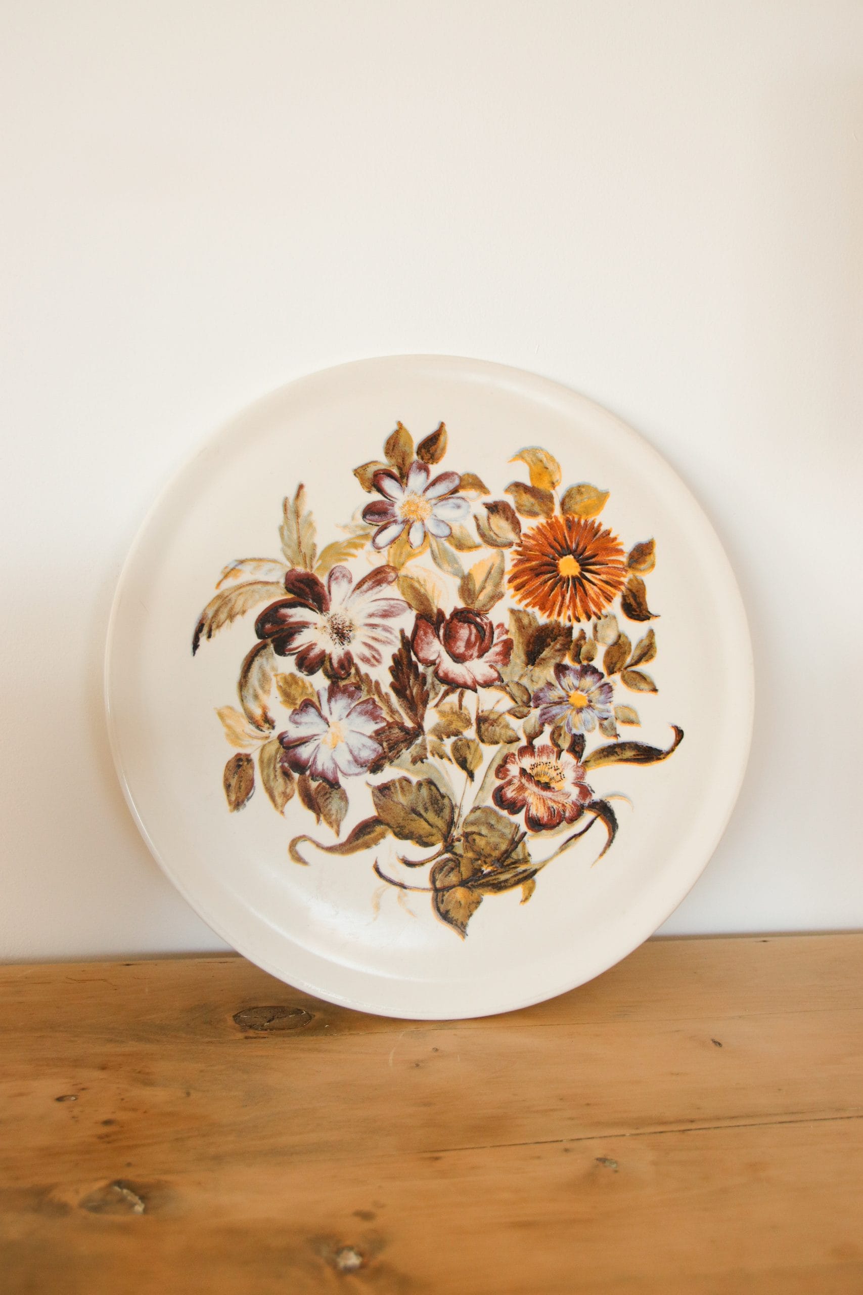 Assiette décorative automnale avec bouquet de fleurs – Image 3