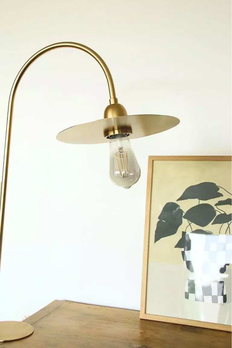 Lampe de table style atelier en laiton doré – Image 5