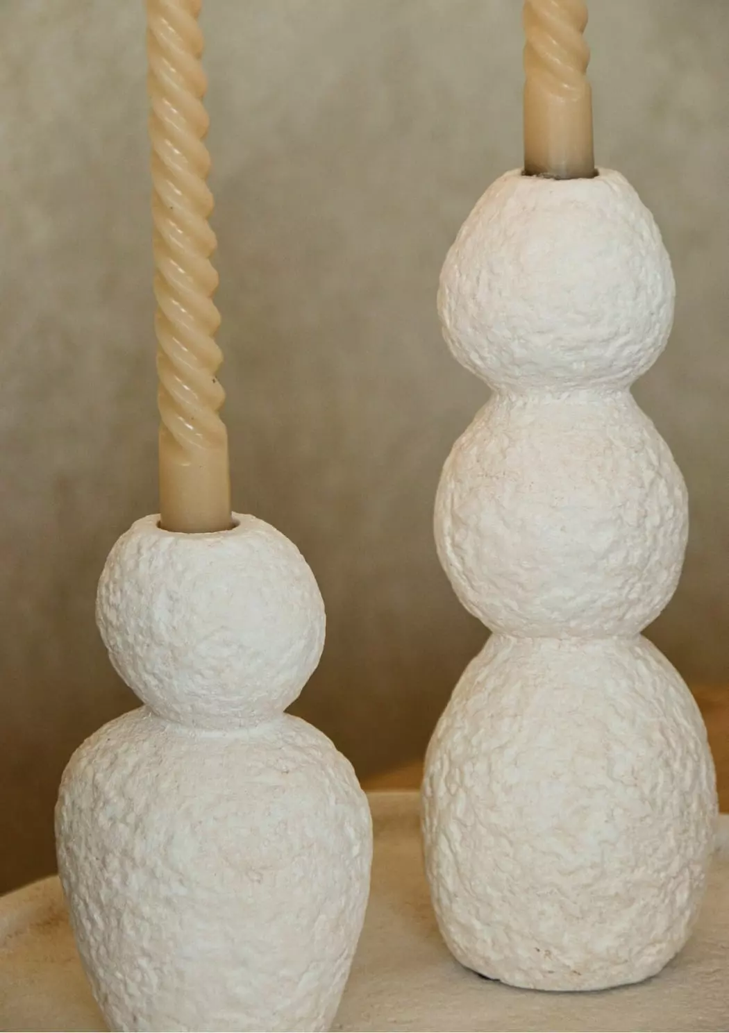 Bougeoir texturé minimaliste à deux sphères – Image 4