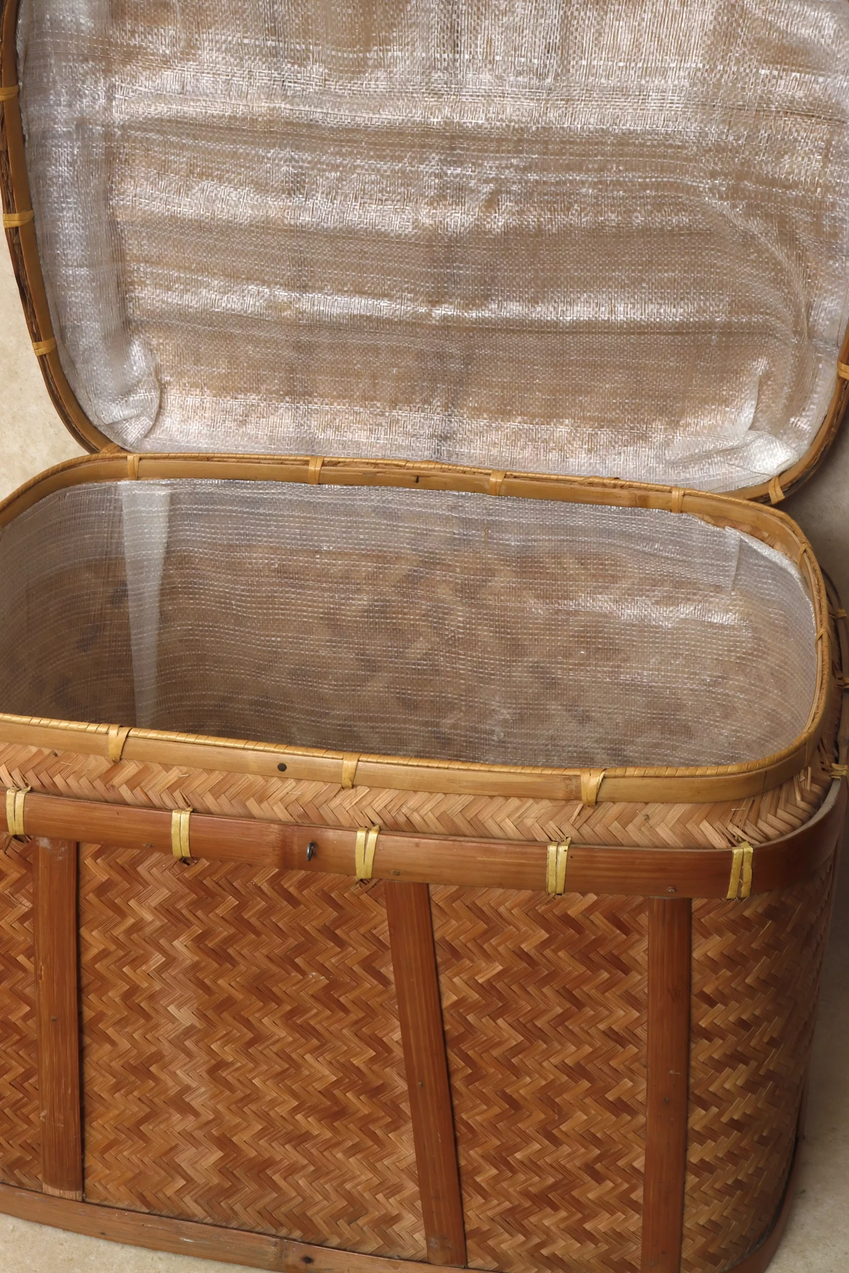 Grande malle en osier ancienne années 70 – Image 2