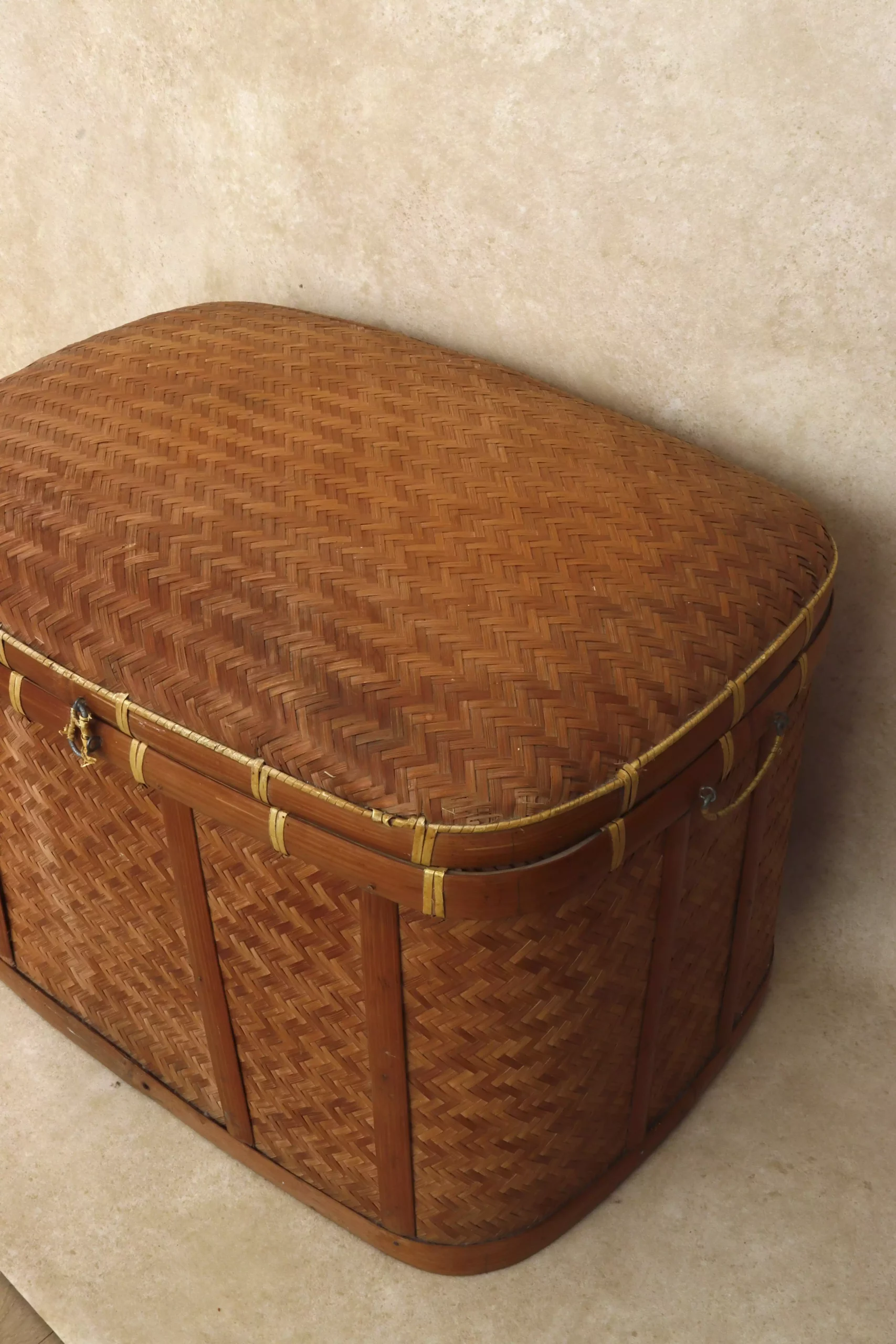 Grande malle en osier ancienne années 70 – Image 4