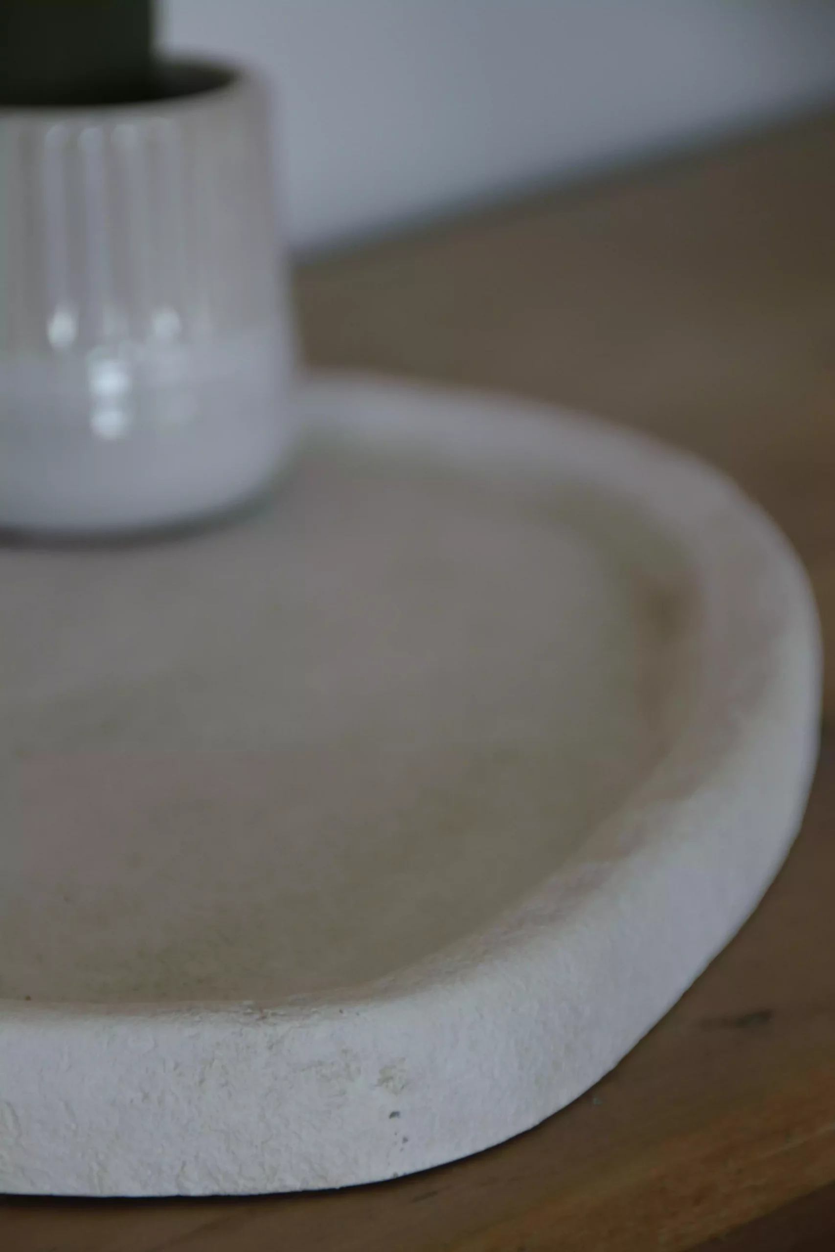 Plateau décoratif texturé forme organique – Image 3