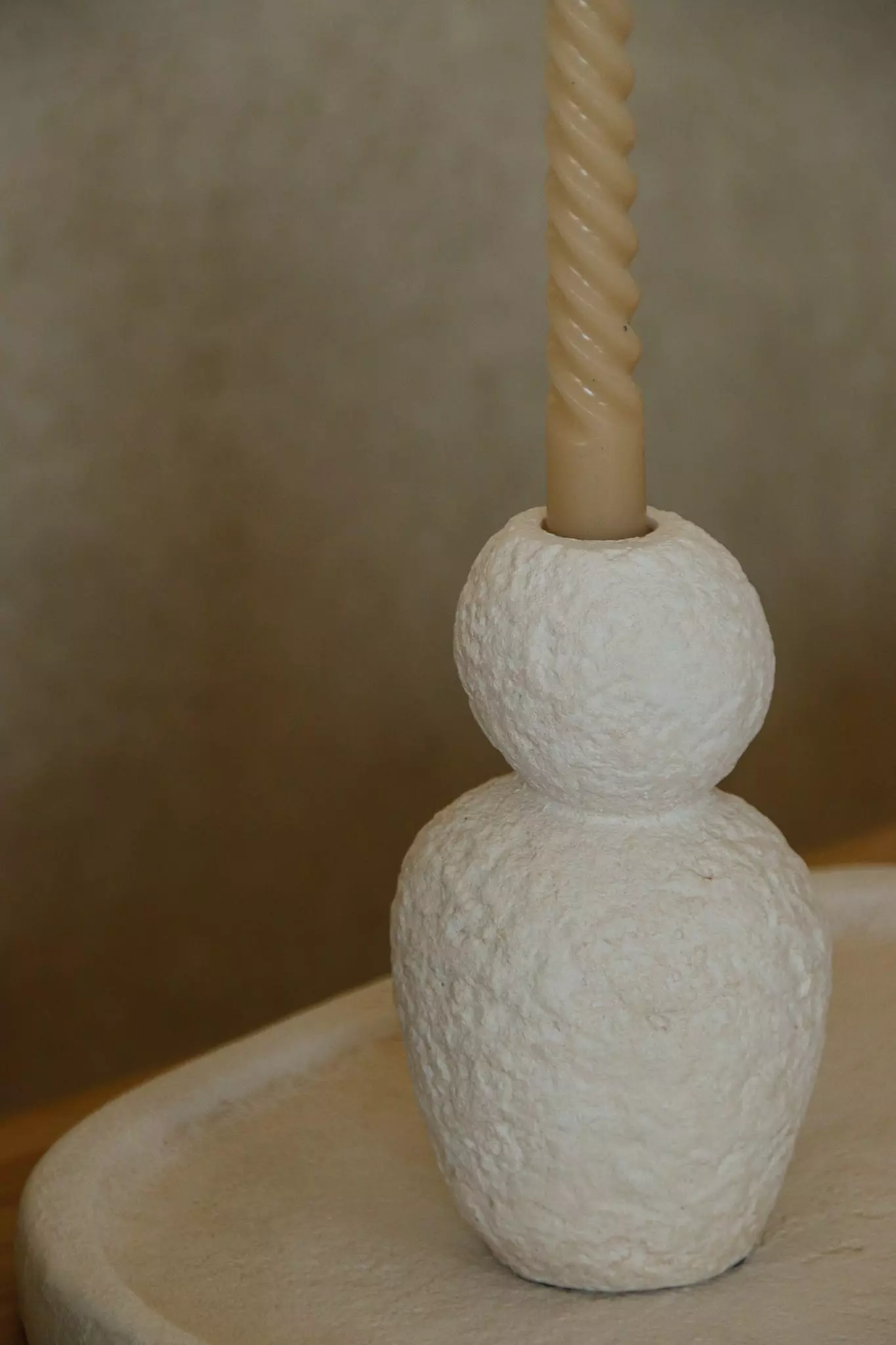 Bougeoir texturé minimaliste à deux sphères – Image 5