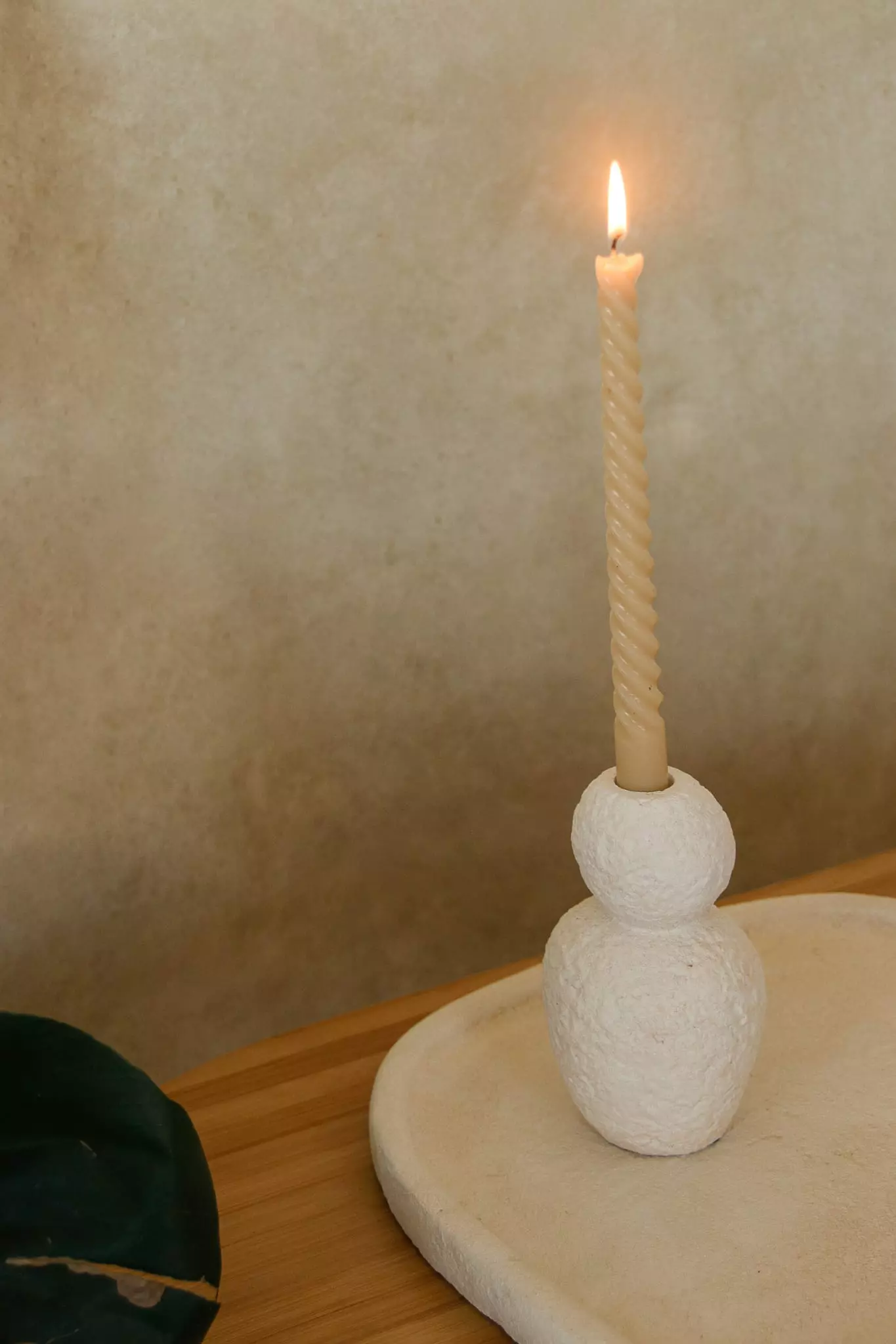 Bougeoir texturé minimaliste à deux sphères – Image 3