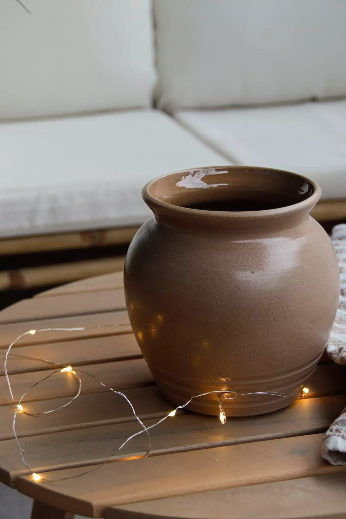 Vase en grès brun mat