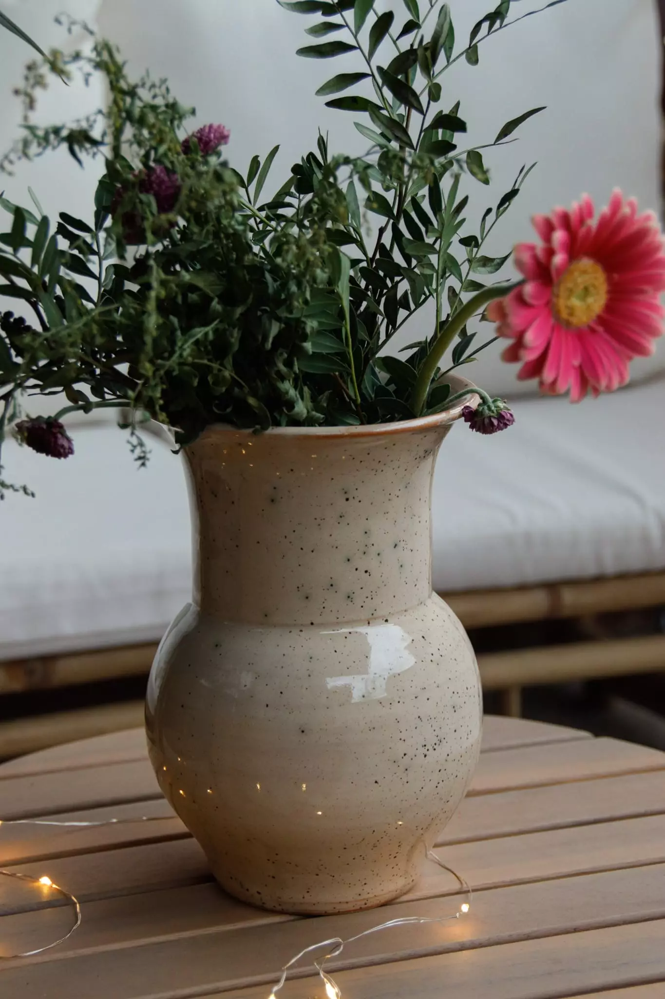 Vase artisanal beige moucheté marron col évasé