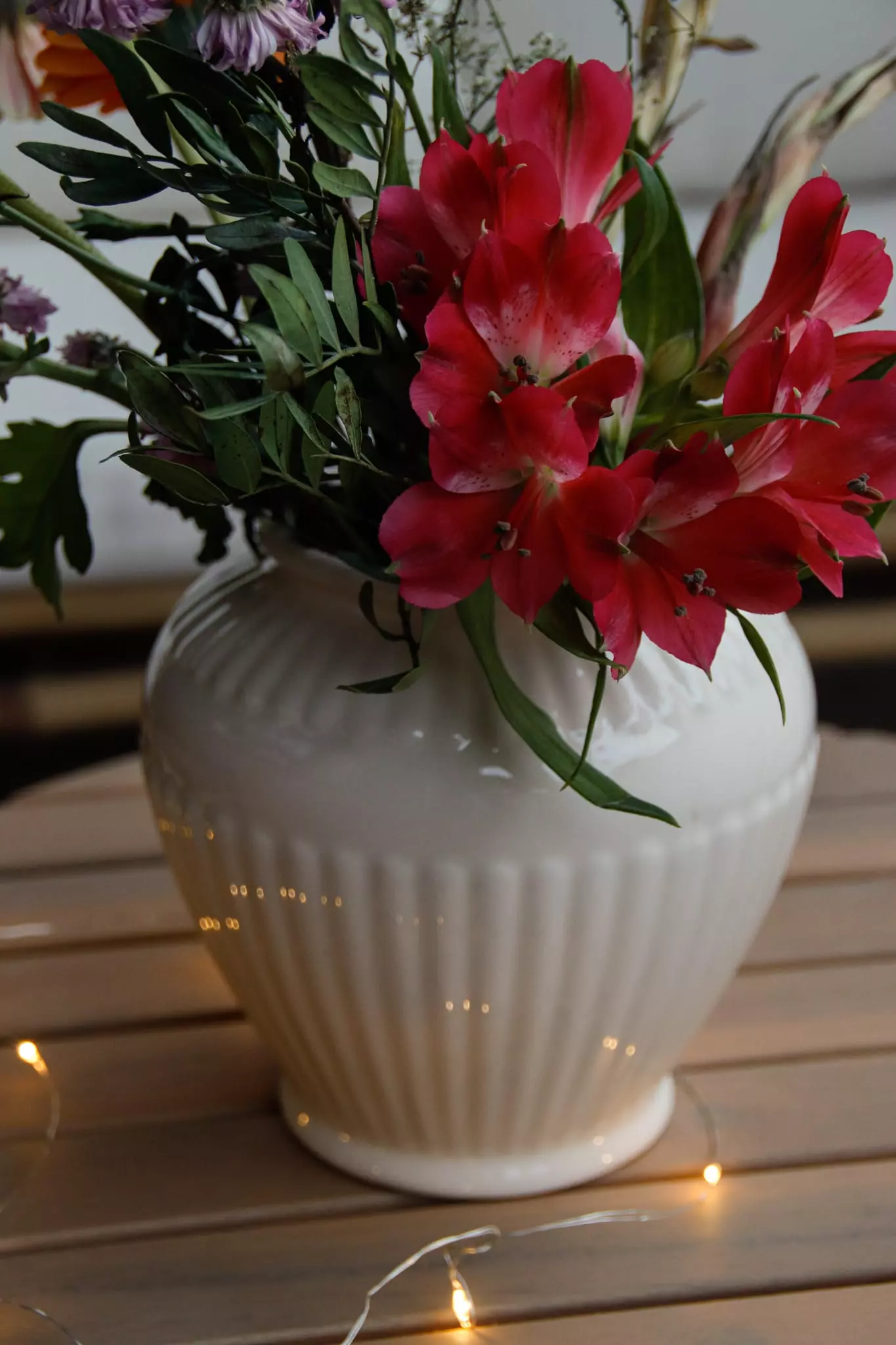 Vase crème strié Versace – Image 4