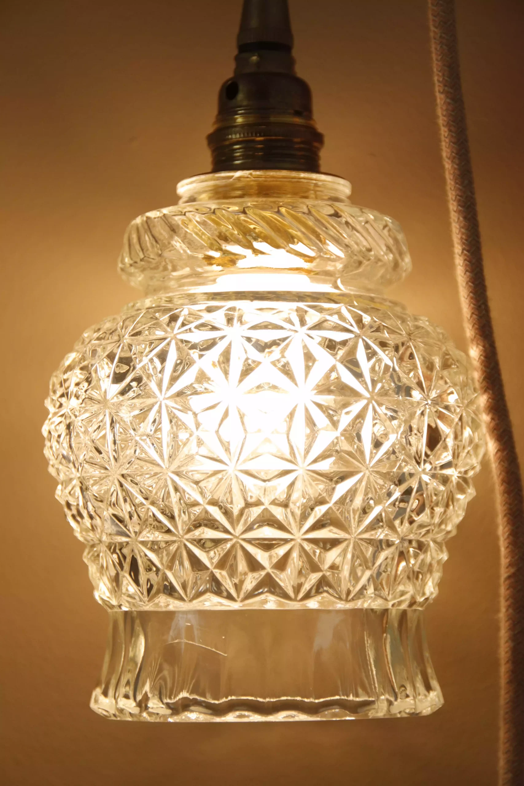 Paire de baladeuses avec abat-jour en verre ciselé câble vieux rose – Image 5