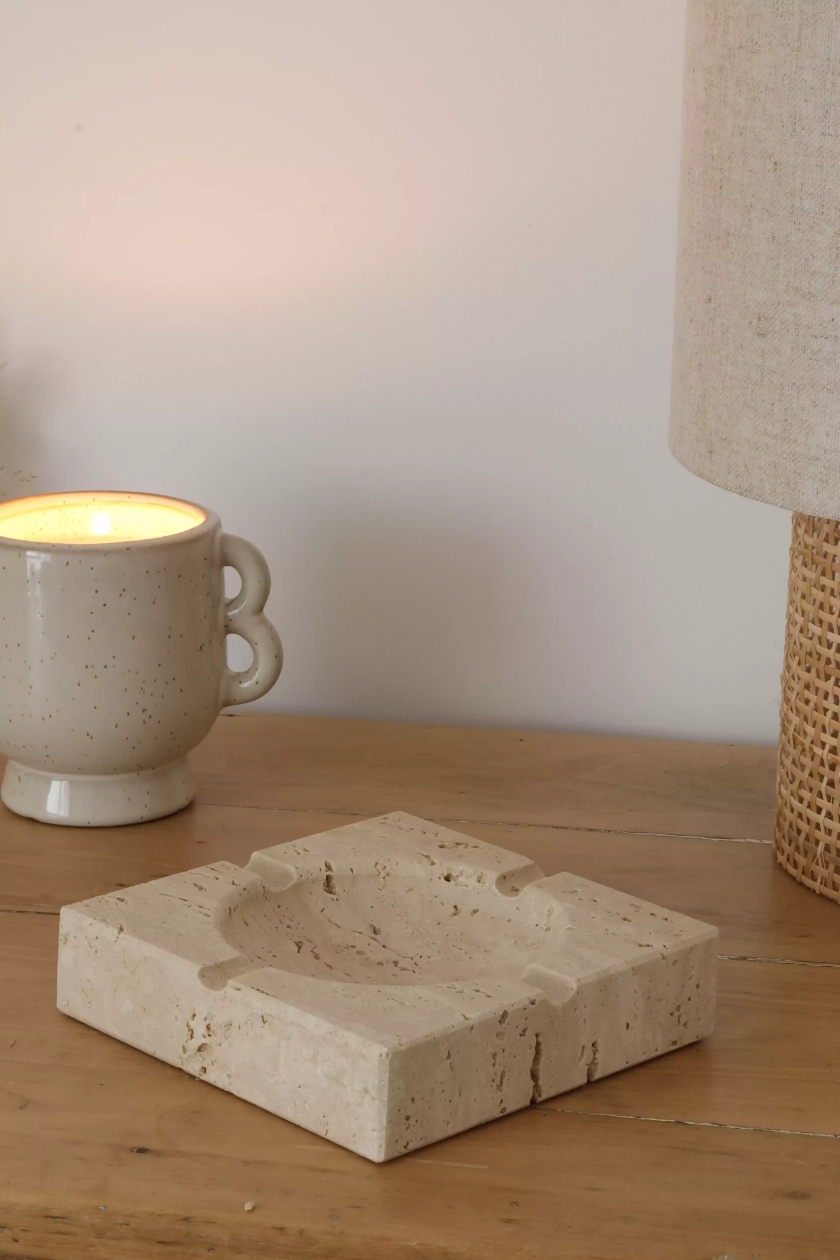 Cendrier en travertin